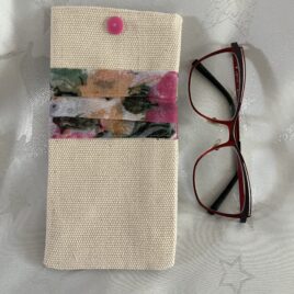 Etui à lunettes en toile écrue assorti au sac et à la pochette